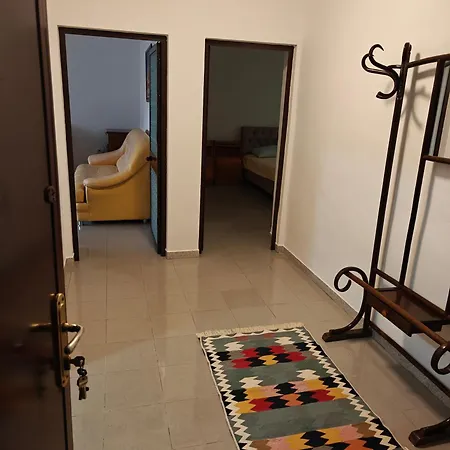 公寓 Leti's Flat 5 Min From Bllok And From 地拉那