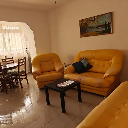 Leti's Flat 5 Min From Bllok And From * 地拉那