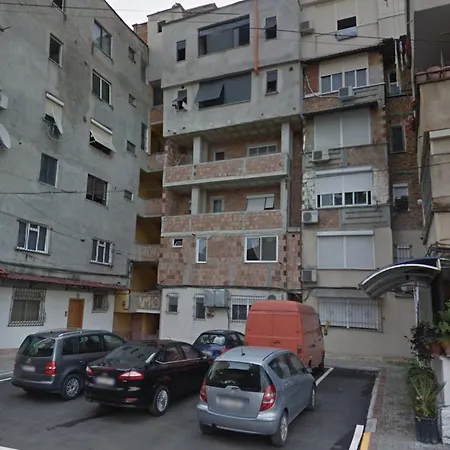 公寓 Leti's Flat 5 Min From Bllok And From 地拉那